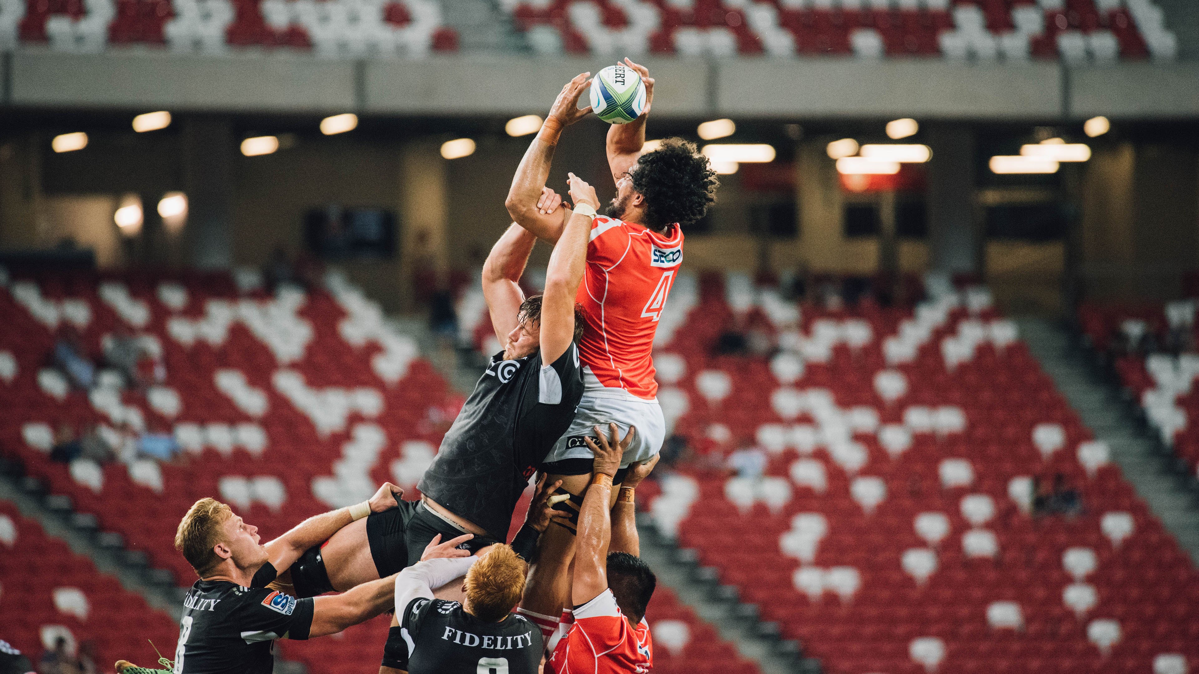 “新都兴城垒球:精彩瞬间不断,比赛白热化”